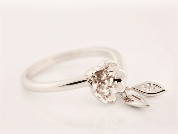 Falling Leaf White 165.000 Ft 14 Karátos fehérarany gyémántos gyűrű